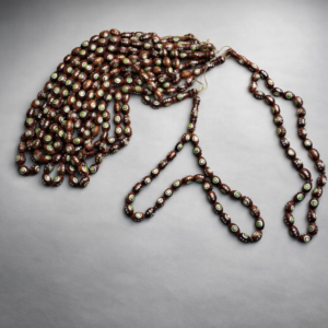 سبحة كوك بيضة حمام 33 خرزة مطعم معدن ابيض معالج و عاج و زمرد مقاس 12 مللي