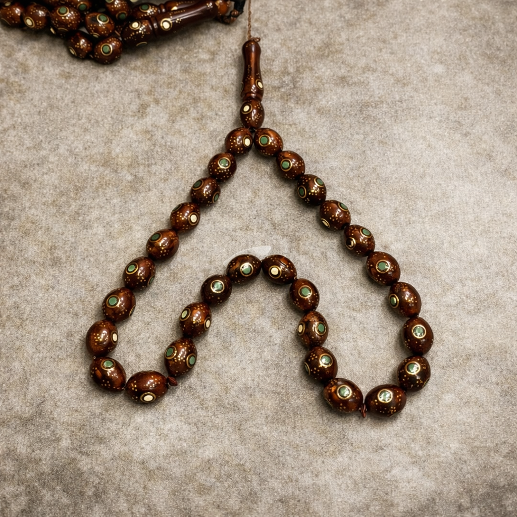 سبحة كوك بيضة حمام 33 خرزة مطعم نحاس عاج و زمرد مقاس 16 مللي - الصورة 3