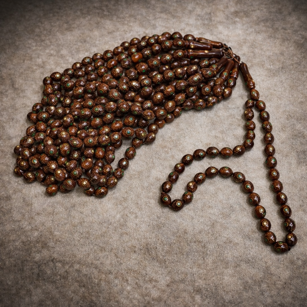 سبحة كوك بيضة حمام 33 خرزة مطعم نحاس عاج و زمرد مقاس 16 مللي - الصورة 2